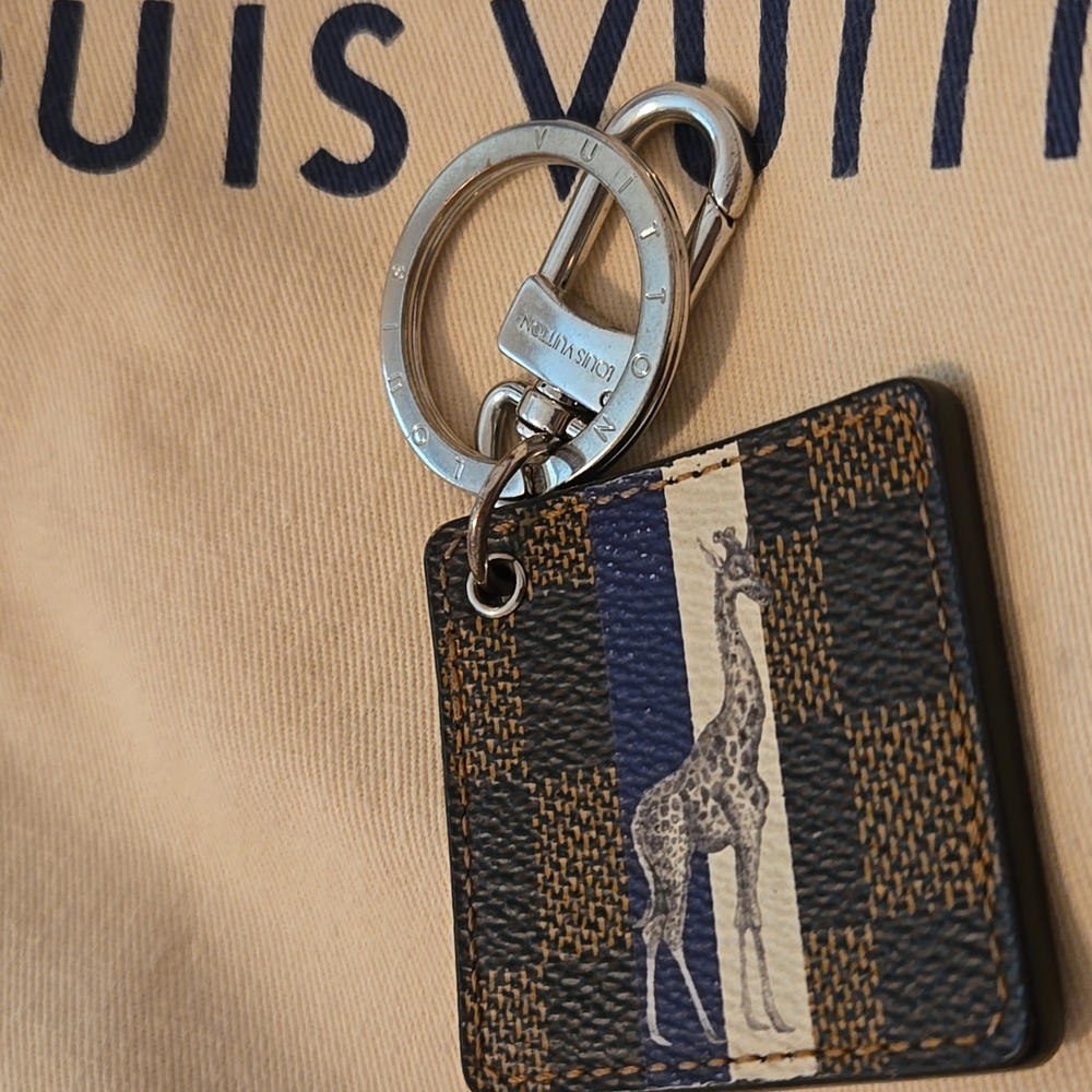 Louis Vuitton Damier Ebene Giraffe Key Holder Charm Jake and Dinos Chapman 2017 - Picture 8 of 9